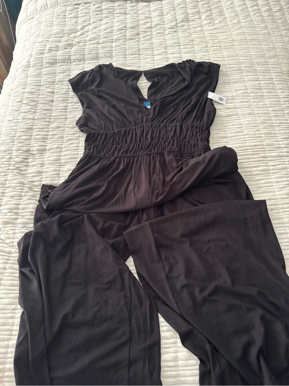 Old Navy Black V-Neck Smocked Waist Wide-Leg Jumpsuit - Picture 4 of 6